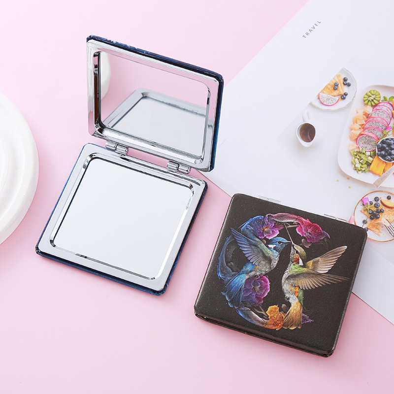 Lindo espejo pequeño Sanrio Kulomi espejo de maquillaje portátil de alto valor espejo de maquillaje portátil dormitorio de estudiantes espejo de maquillaje plegable