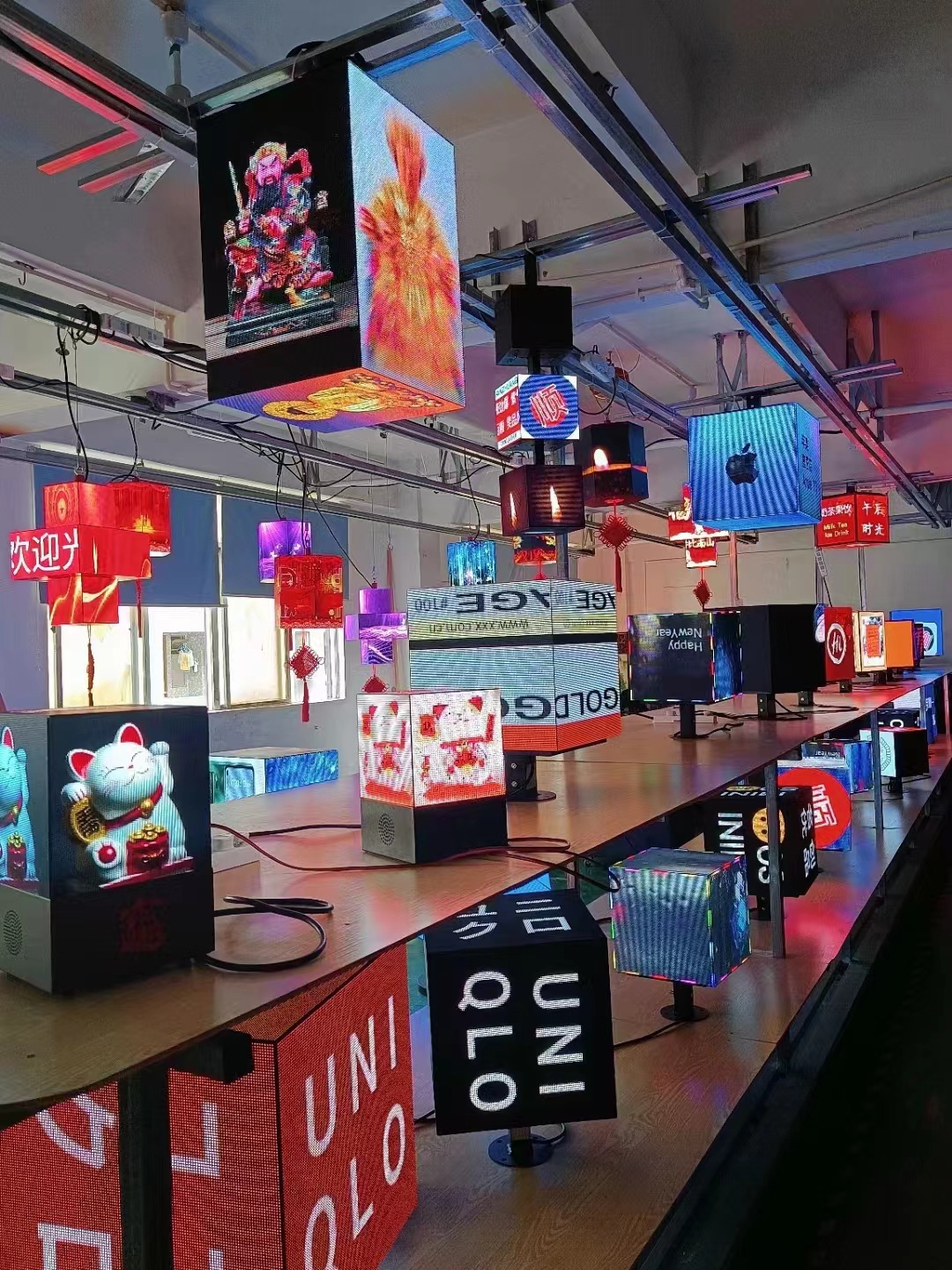 Pantalla LED Cubo de Rubik Internet tienda de celebridades reclutamiento drenaje artefacto teléfono móvil WiFi programa de cambio viene con materiales puede producir sonido (opcional)