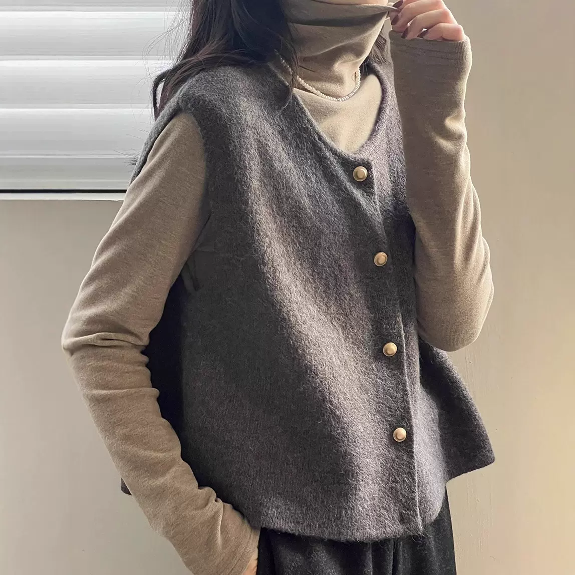 温柔系马甲单排扣小金扣子圆领针织衫背心女韩系宽松坎肩上衣女