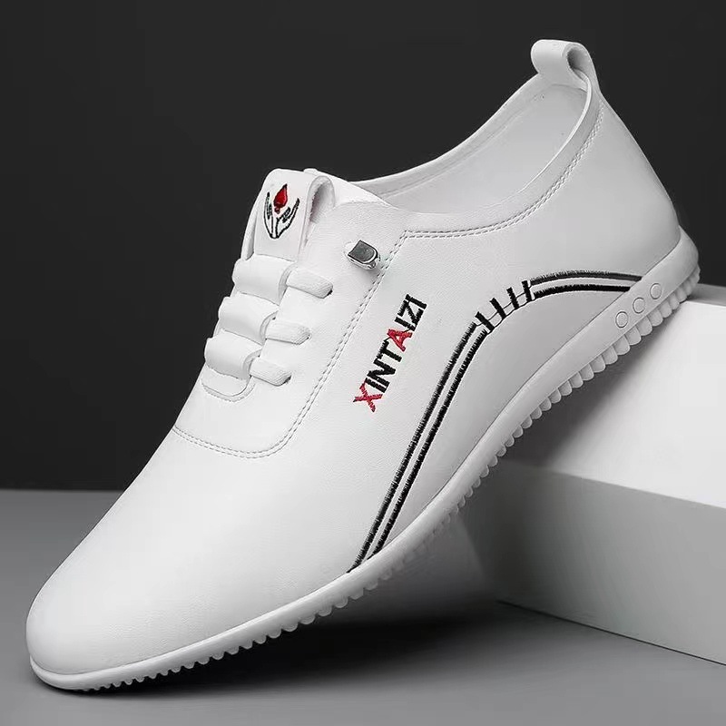 Zapatos de cuero para hombre 2024 zapatos casuales transpirables de cuero de nuevo estilo de verano, suela suave ligera, zapatos de hombre de un pedal