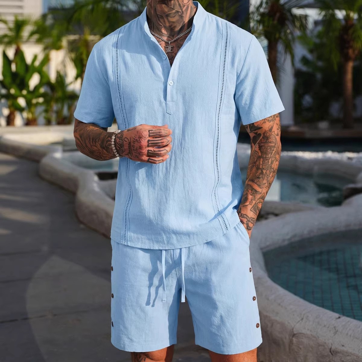 Monochrome Man - Completo estivo da uomo europeo e americano composto da camicia Henley in cotone e lino e pantaloncini con coulisse, casual da spiaggia._voghion.com