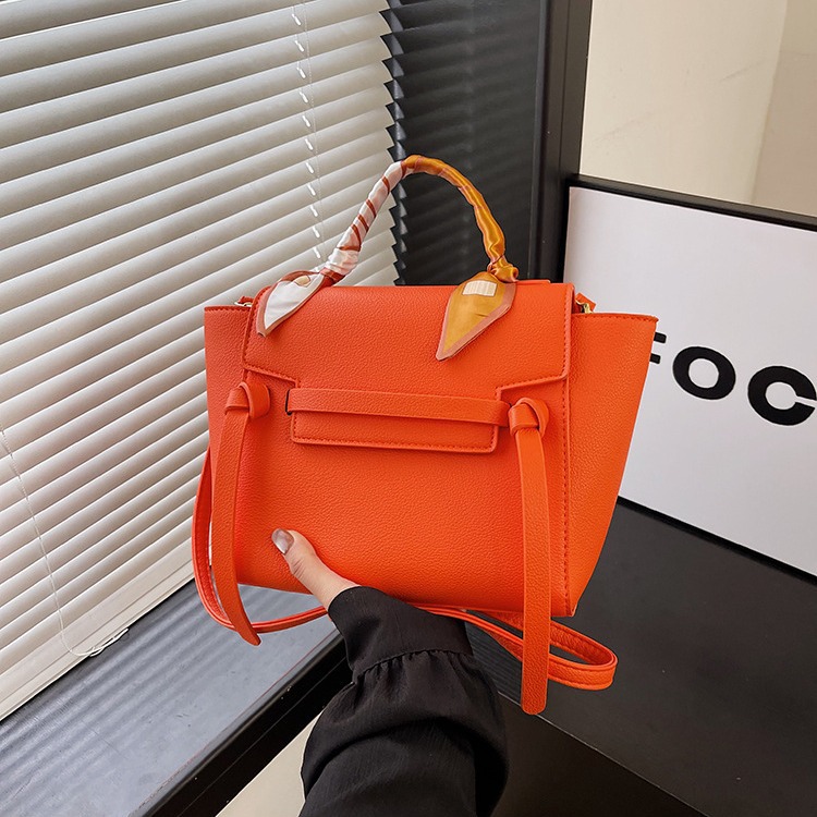 Bolso de moda y estilo occidental de moda bolso de mensajero de un solo hombro de diseño de nicho bolso cuadrado pequeño coreano de color sólido