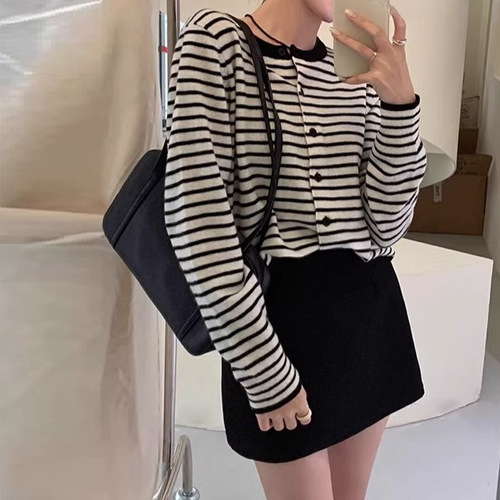 French-style small Shanghainese striped knit cardigan coat for women 2025 early autumn new small figure outerwear long-sleeved top