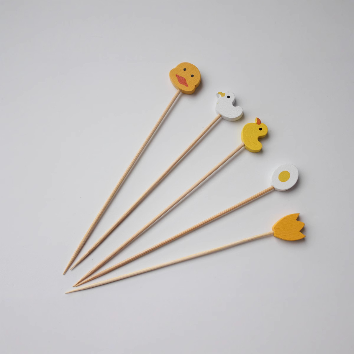 Palillo de bambú desechable pato mezclado huevo Serie 100 unids/bolsa lindo palo de fruta de dibujos animados palo de arte decorativo