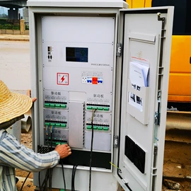 交通警示灯;信号控制器;交通信号系统