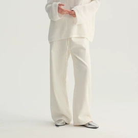 女式毛呢外套;女式针织衫;女式牛仔裤