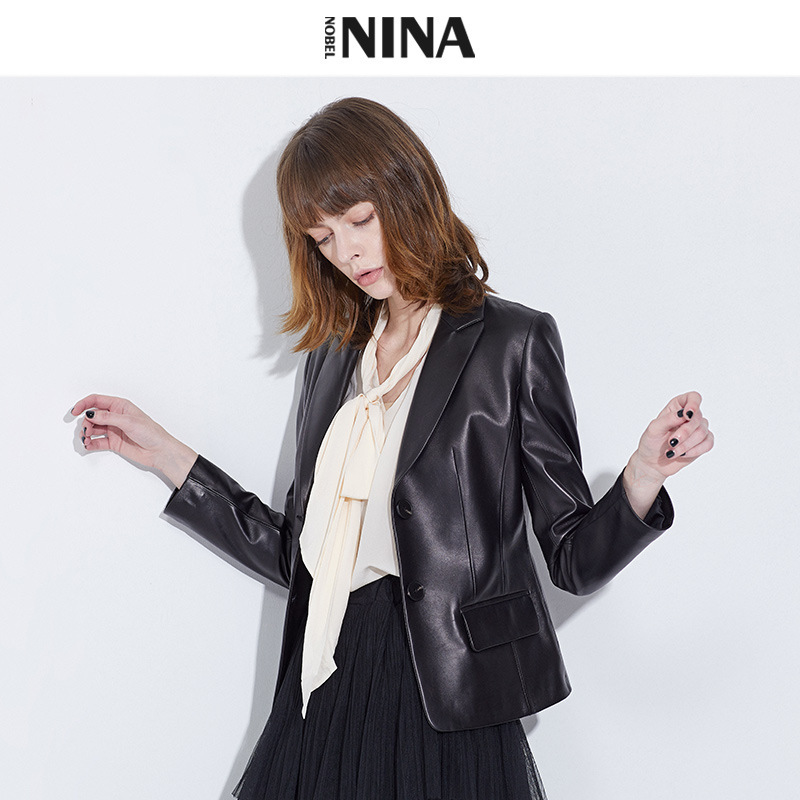Elegant women's leather blazer with a suit collar, two-button design, slim fit, black leather jacket, versatile for commuting Elegant women's leather blazer with a suit collar, two-button design, slim fit, black leather jacket, versatile for commuting