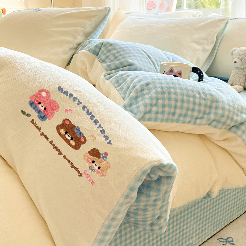 Hermoso invierno de seda de leche gruesa cuatro piezas toallas bordadas gruesas sábanas de cama de coral calentamiento