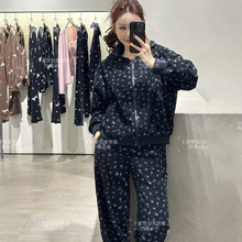 �����{�׽q�͹��黨˯��Ů�����e������Ҿӷ��Bñ����_�����b