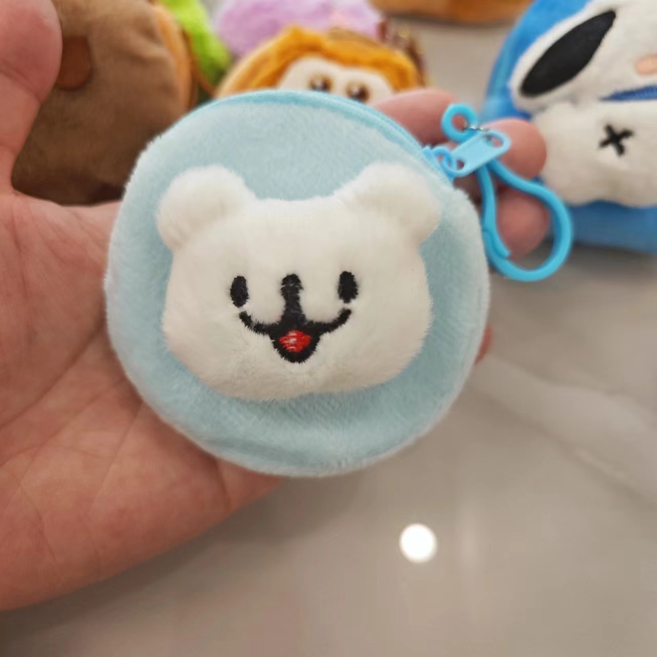 White puppy-round bag