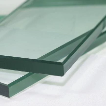 Производители из Дунгуаня поставляют закаленное стекло для обработки, ультрапрозрачное закаленное стекло толщиной 5 мм и 10 мм.