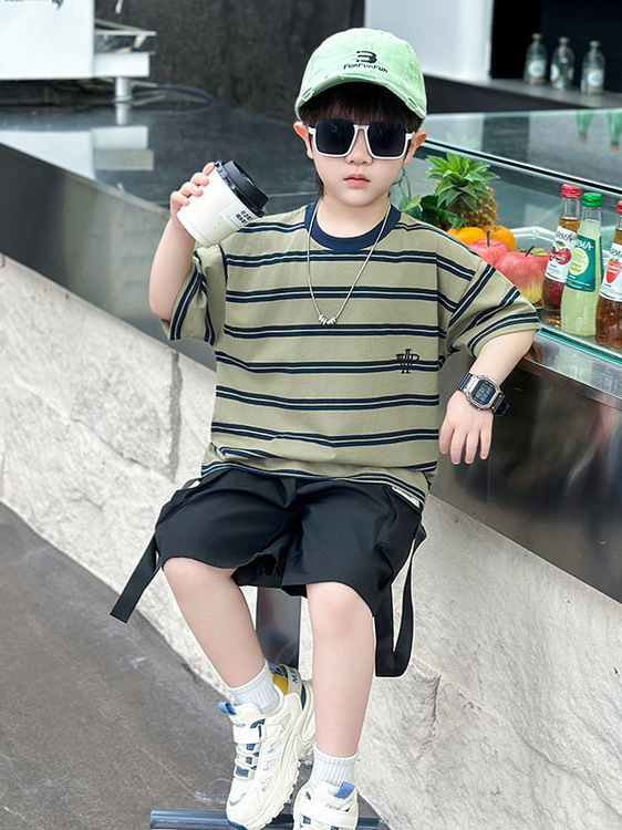 Conjunto de Verano para Niños 7283, Camiseta a Rayas con Manga Corta y Pantalones Cortos, Dos Piezas, Verano 2026
