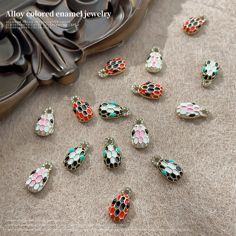 Alloy Color Enamel Nail Art Accessories Super Flash Light Luxury Lucky Snake Head Nail Drill Flat Wearable Nail Accessories Wholesale