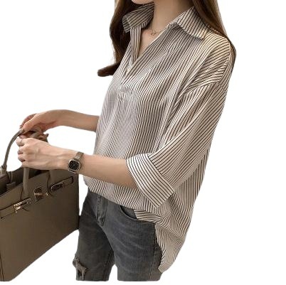 春の夏服の新型韓国版のゆったりしていて、やせているストライプのシャツの女性の7分の袖の上着のカジュアルな2024|undefined