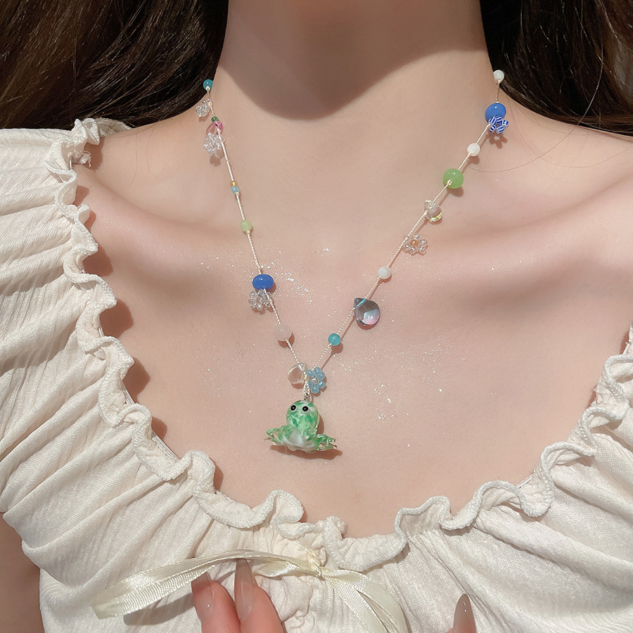 Collar con colgante de cuentas de estrella de color de verano, dulce femenino, pequeña cadena de clavícula fresca, estilo de vacaciones, collar de todo fósforo de nicho