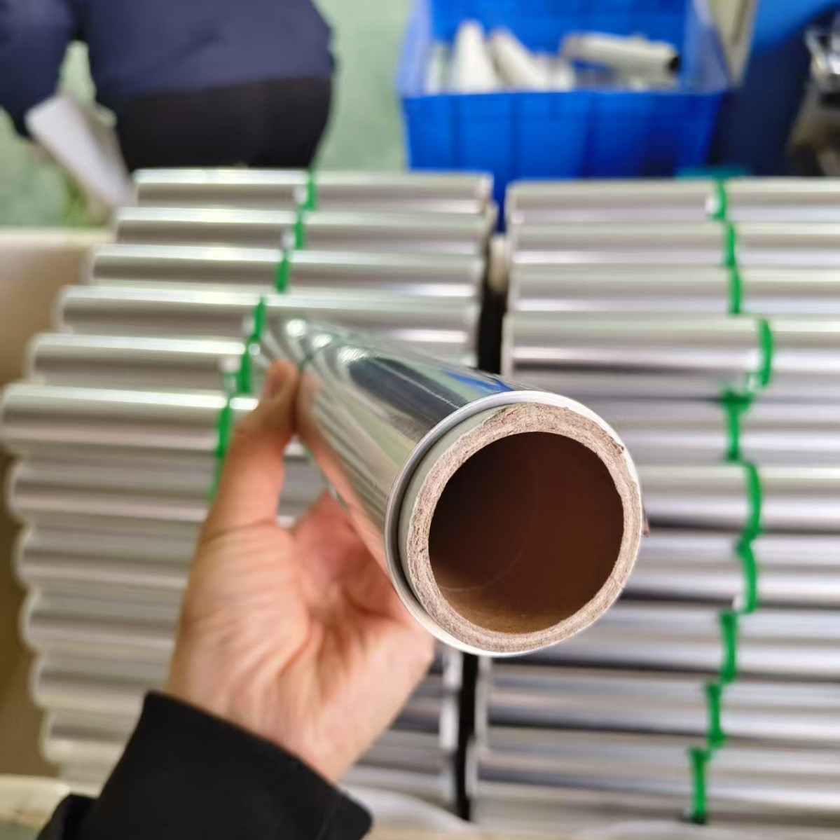 Pie de papel de aluminio de aluminio 8011 Grado de alimentos 0.015mm * 300mm * 61.93m 8011 - estado O / 200sq