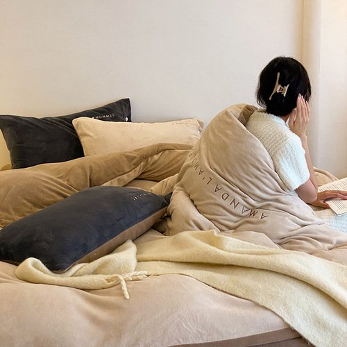 Category A maternal and infant grade anti-static milk velvet four-piece warm solid color simple quilt cover coral velvet sheets wholesale