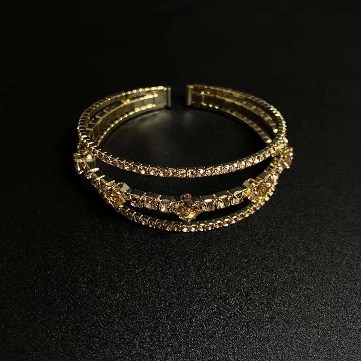 Pulsera de mujer de oro brillante con circonitas y múltiples capas, estilo retro, joyería exquisita y elegante para uso diario._voghion.com