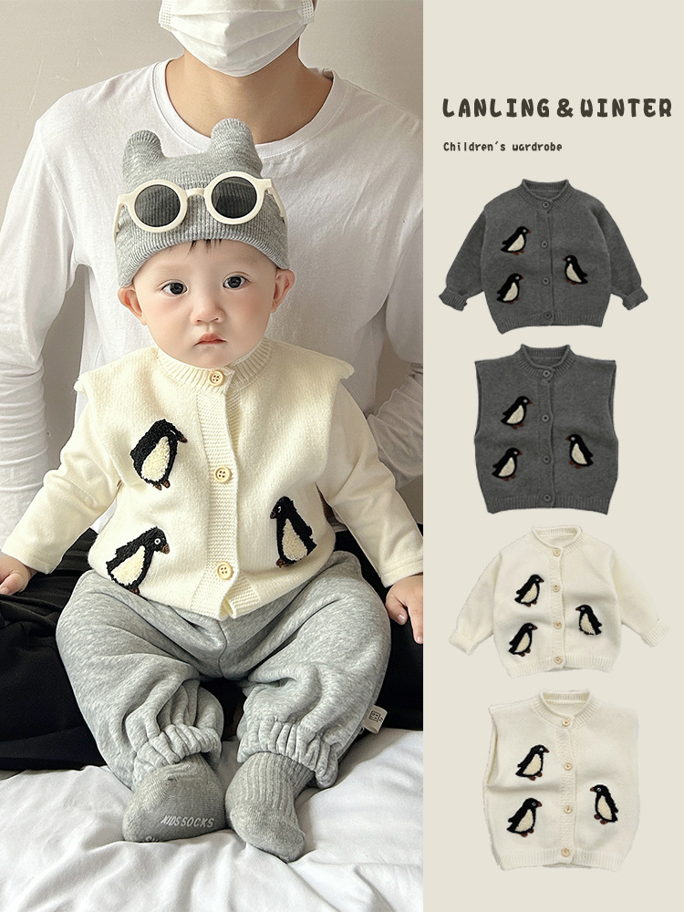 Baby chaleco de otoño y invierno 2025 nuevo chaleco de punto de aire extranjero bebé lindo super lindo vestido de hombro