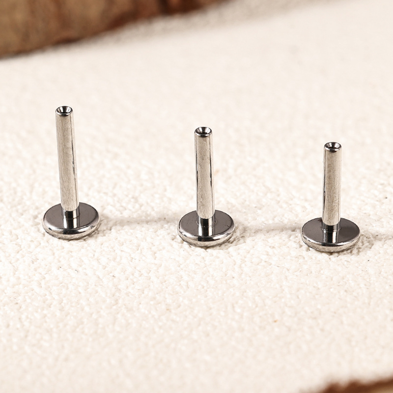 Pointed titanium steel lip stud product view