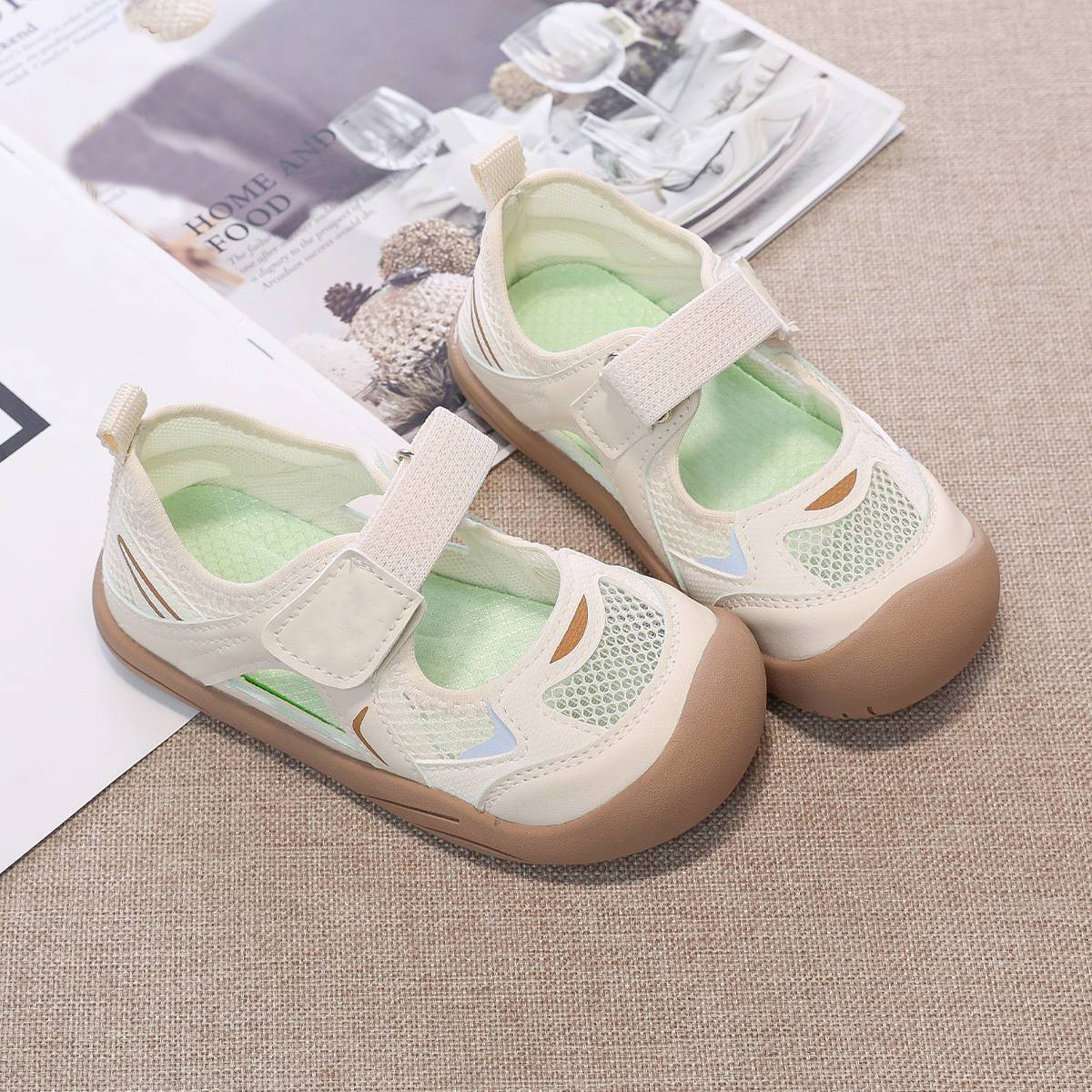Sandálias de niñas verano 2026 nuevos zapatos casuales transpirables de malla para niños zapatos deportivos para correr zapatos para bebés