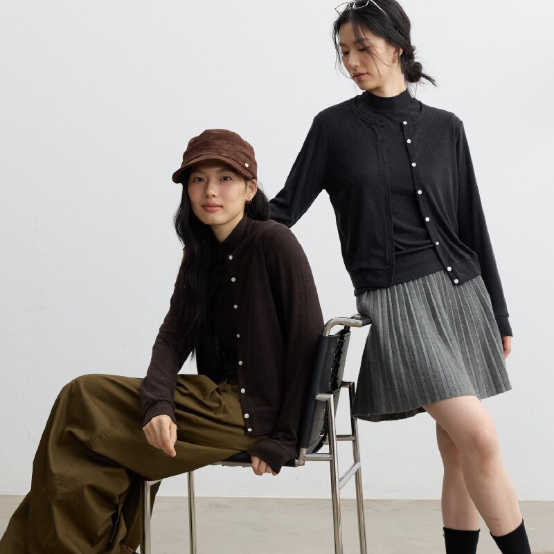 Autumn/Winter 2026 new collection: women's cashmere cardigan, soft and skin-friendly, suitable for layering, basic style, elastic, with button closure Autumn/Winter 2026 new collection: women's cashmere cardigan, soft and skin-friendly, suitable for layering, basic style, elastic, with button closure