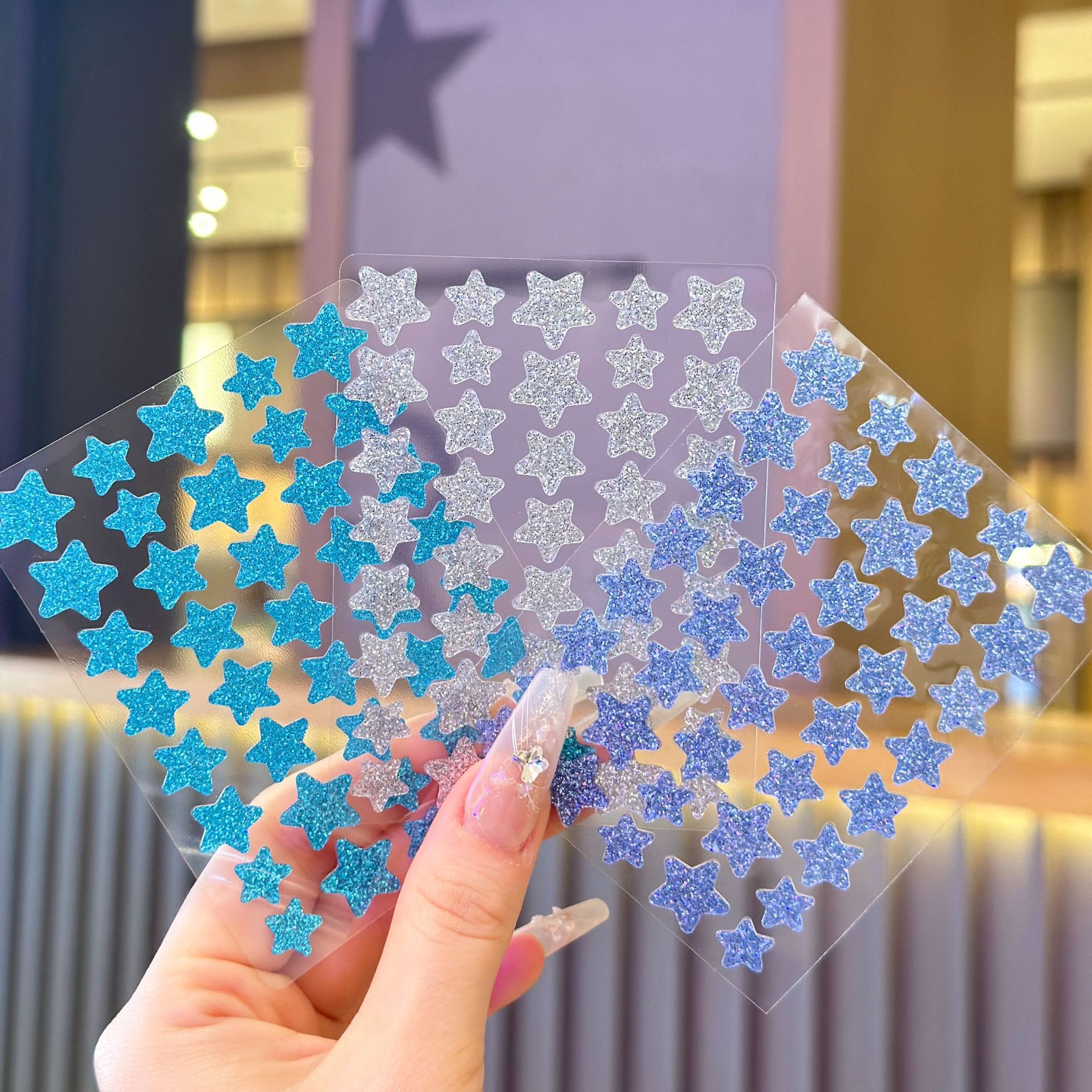 파란색, 은색, 파란색 및 녹색(중간 보라색 색상 상자)