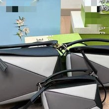 真皮女包批发2025新款几何拼接撞色枕头包时尚潮流手提单肩斜跨包