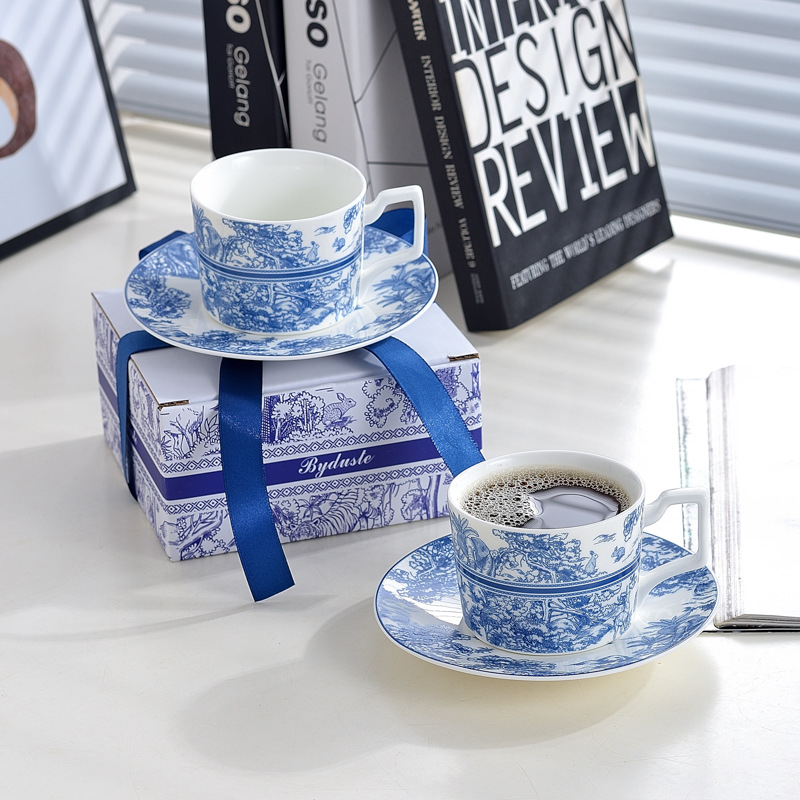 Retro-style cup gift set with high aesthetic value, perfect for tea and coffee cups, saucers, water cups, ceramic cup sets, exuding a sense of elegance.