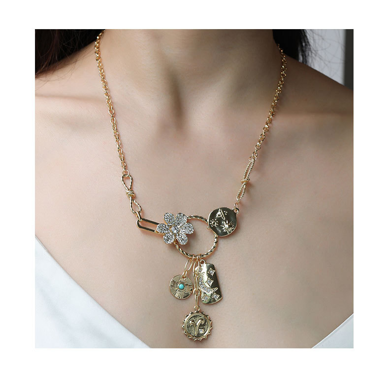 Zinc alloy Material Devil's Eye, Flower Pattern Retro Shiny Devil's Eye Flower Zinc Alloy Wholesale Pendant Necklace