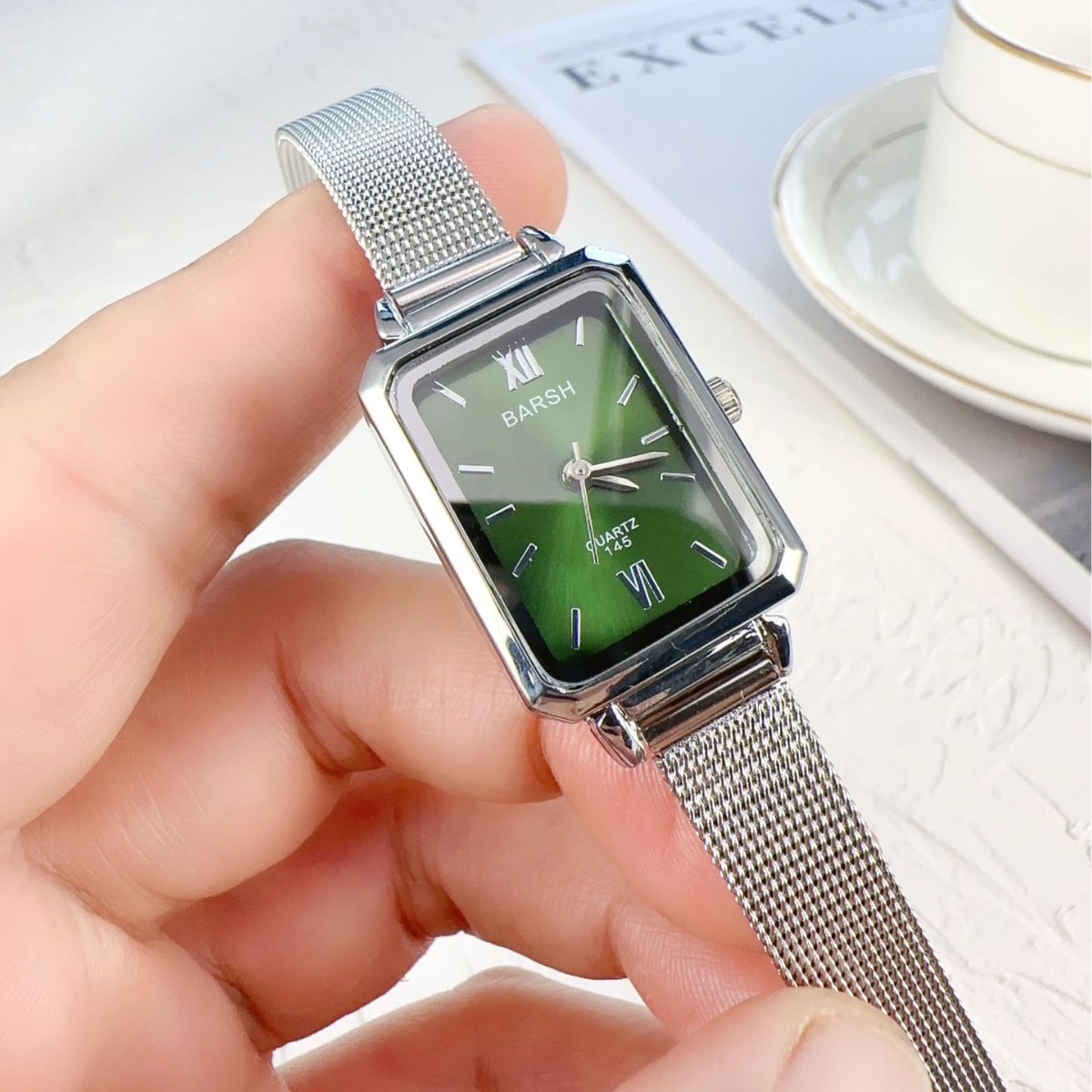 Live New Small Green Square Ladies Watch Explosions Quartz Watch Small Square Quartz Wholesale Niche Watch Wholesale Price