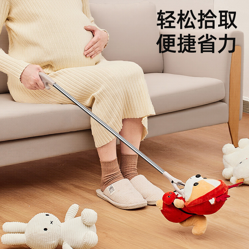 妊産婦は腰をかがめずに物を拾います。|undefined