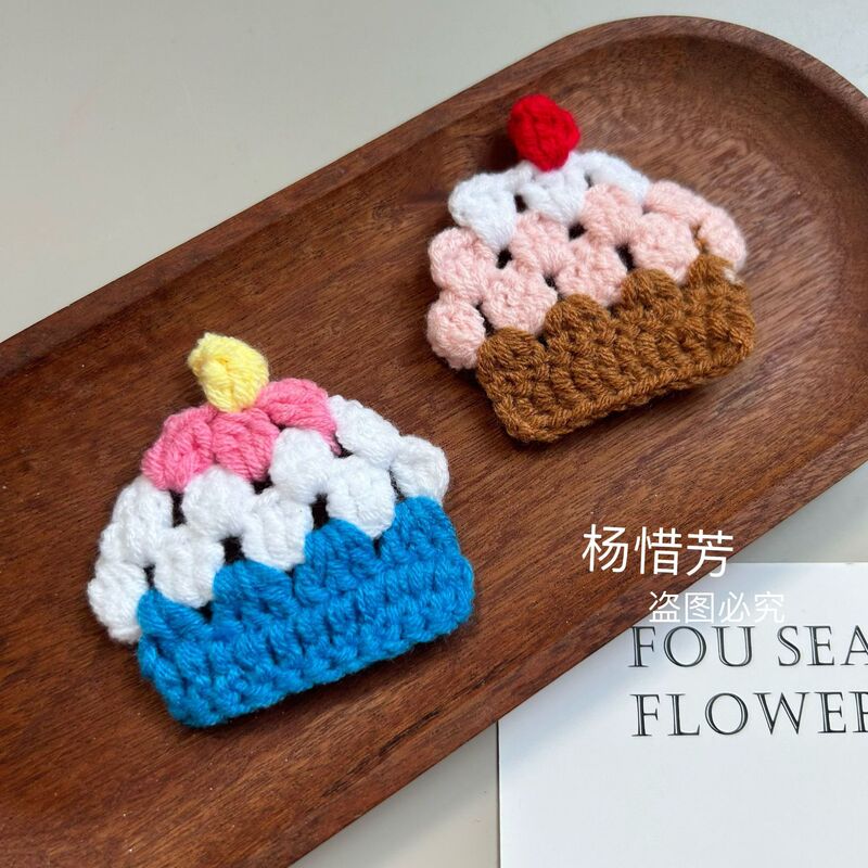 New Handmade Crocheted Cake Flower Pieces, Clothing and Bag Decoration Accessories, Finished Products Wholesale New Handmade Crocheted Cake Flower Pieces, Clothing and Bag Decoration Accessories, Finished Products Wholesale