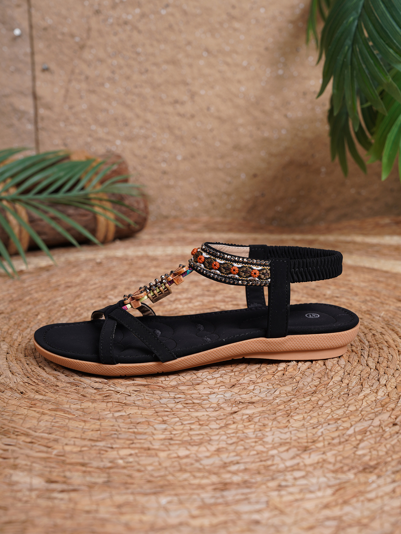Blommiga dam-sandaler med platt sula för strand och sommar_voghion.com