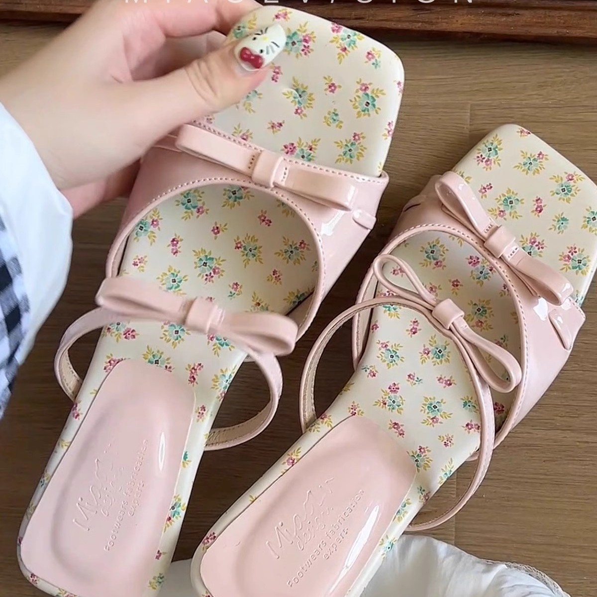 "Miao Lu" pequeña flor rota ~ Sandalias de tacón grueso de estilo dulce para mujer