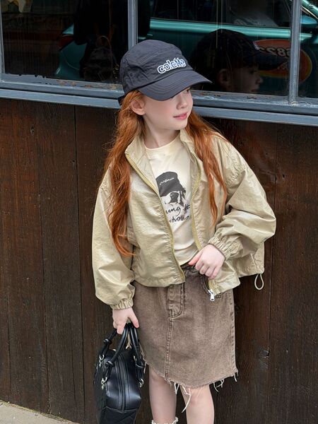 Autumn girl's skirt for leisure