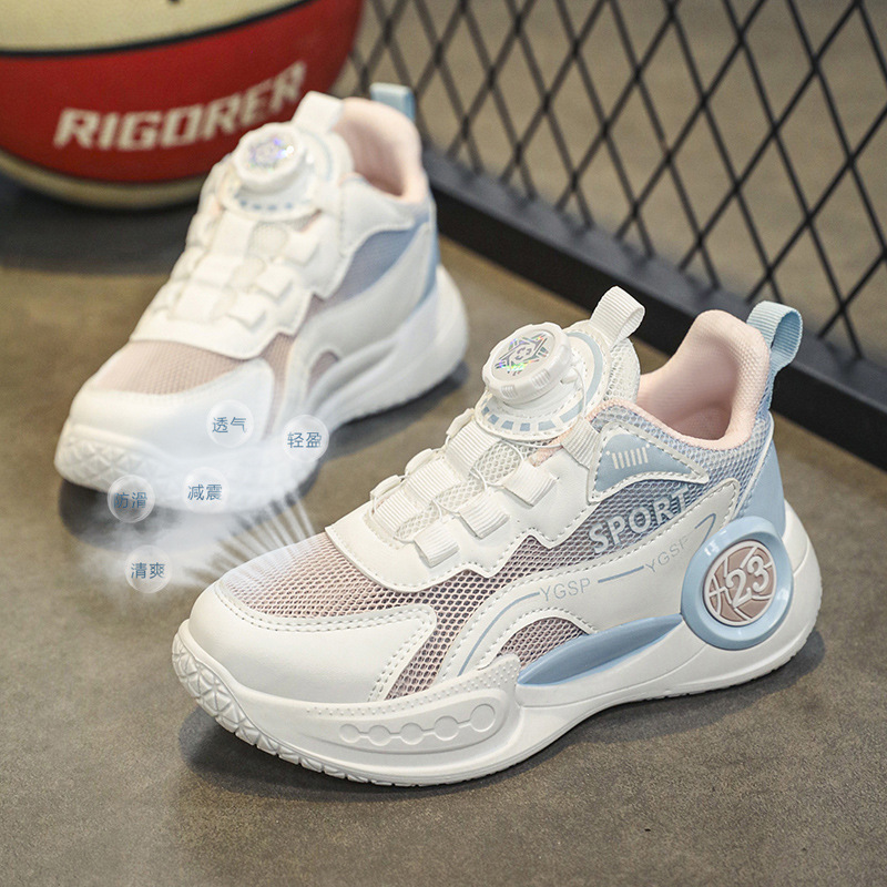 Calzado deportivo para niñas 2025 verano nuevo estilo zapatos de baloncesto transpirables de malla para niños zapatos para correr con botones giratorios para niños grandes