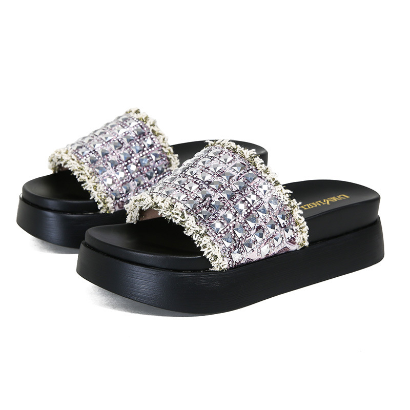 Thick soled slippers for women's summer wear, 2024 new fashionable and trendy one line flat bottomed slippers, large size sandals, 41-43