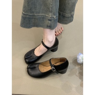 ��ʽС���r�к�ɫ������Ь2026���¿�͹Ŵָ��\���i���R���ֺЬ