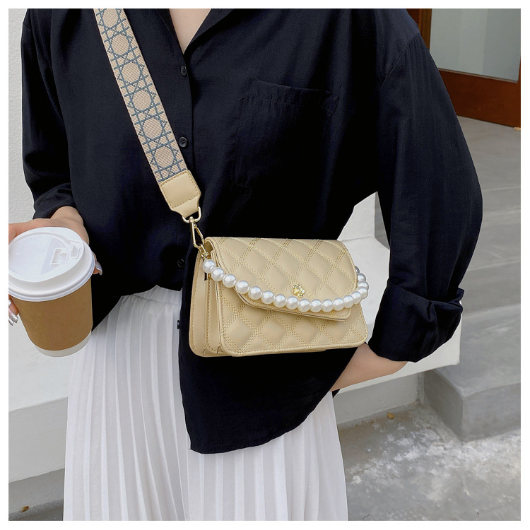 Fashion Pearl Chain Shoulder Messenger Portable Bag Wholesale display picture 15