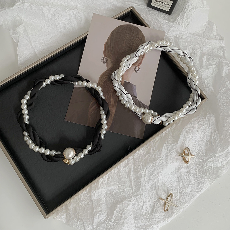 Pañuelo de seda con collar de perlas tortas Primavera y verano Nuevos productos Temperamento de moda Decoración multifuncional Pañuelo de seda con hebilla magnética para mujer