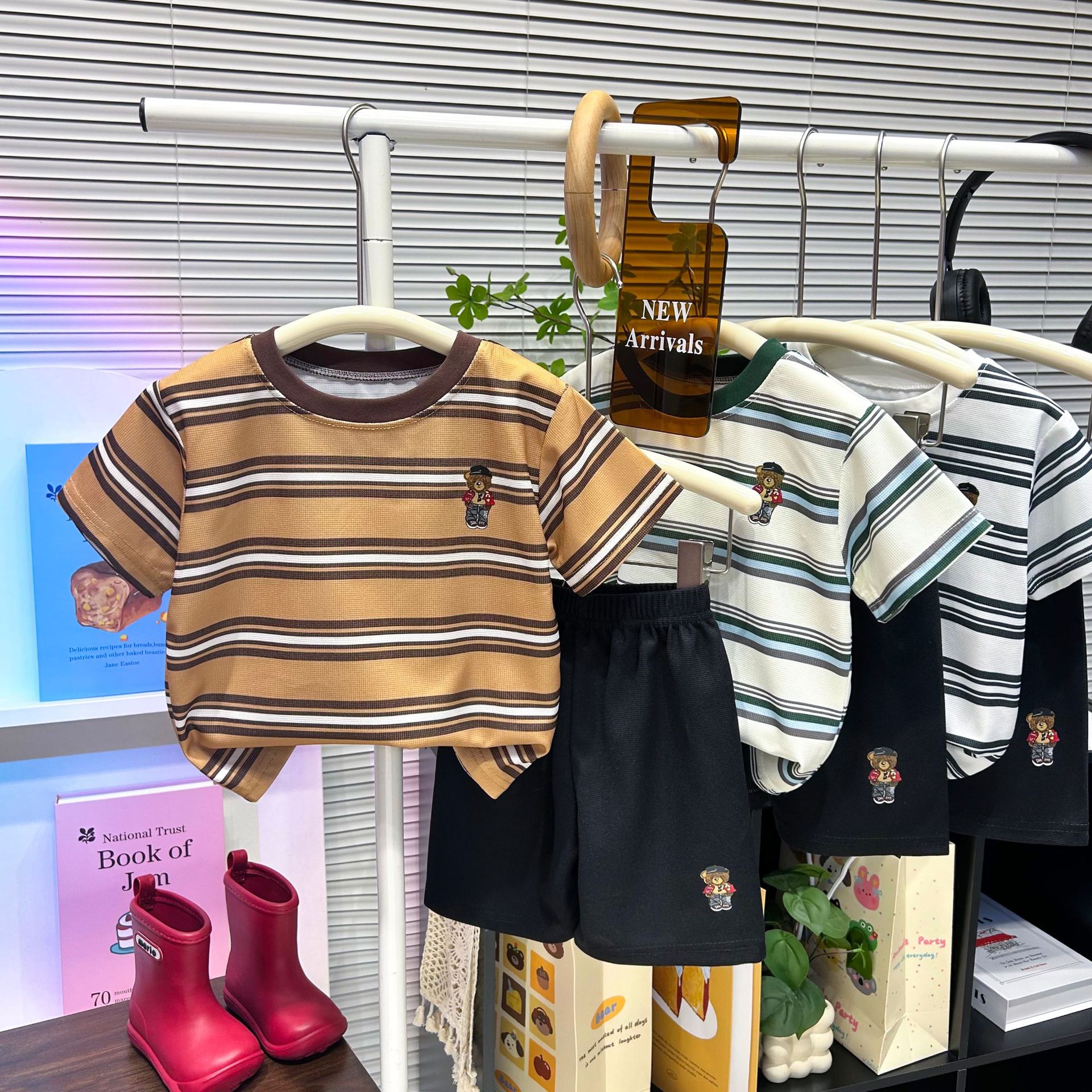 New children's striped short-sleeve shorts set, waffle texture, simple and stylish, breathable cartoon T-shirt set wholesale