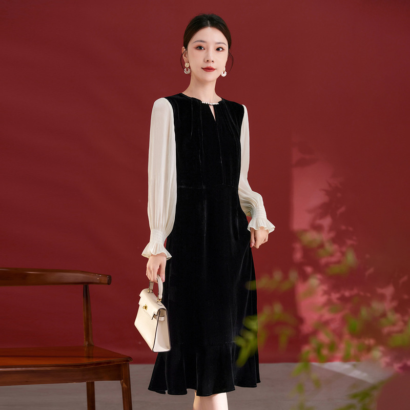New Chinese-Style Silk Velvet Dress, Autumn and Winter New Style, Contrasting Color Splicing, French Bell-Sleeve Design, Mid-Length Dress 1379