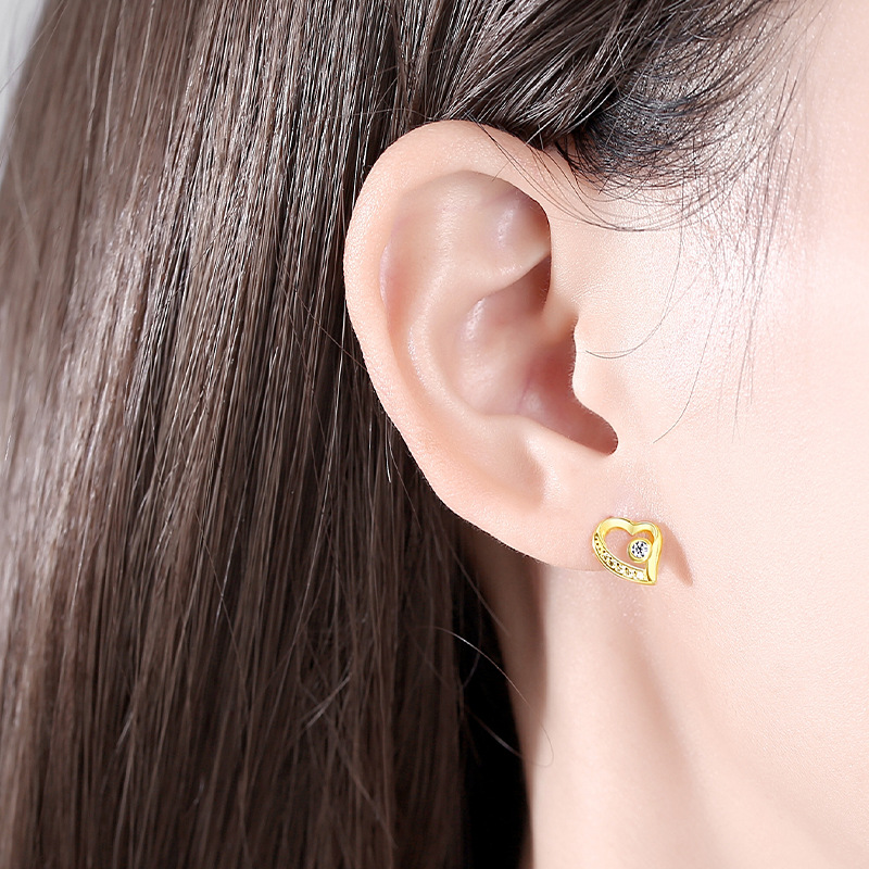 Pendientes de plata esterlina S925 pendientes encantadores de plata de aguja de plata 925 al por mayor pendientes de estilo europeo y americano en forma de corazón incrustados en diamantes para mujeres