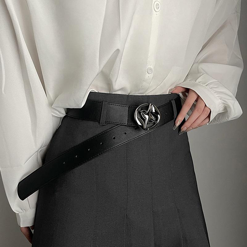 New Retro Black Belt With Trendy And Cool Metal Buckle For Men, Versatile And Simple For Women, Decorative Belt With Ins Style, Niche Belt_voghion.com