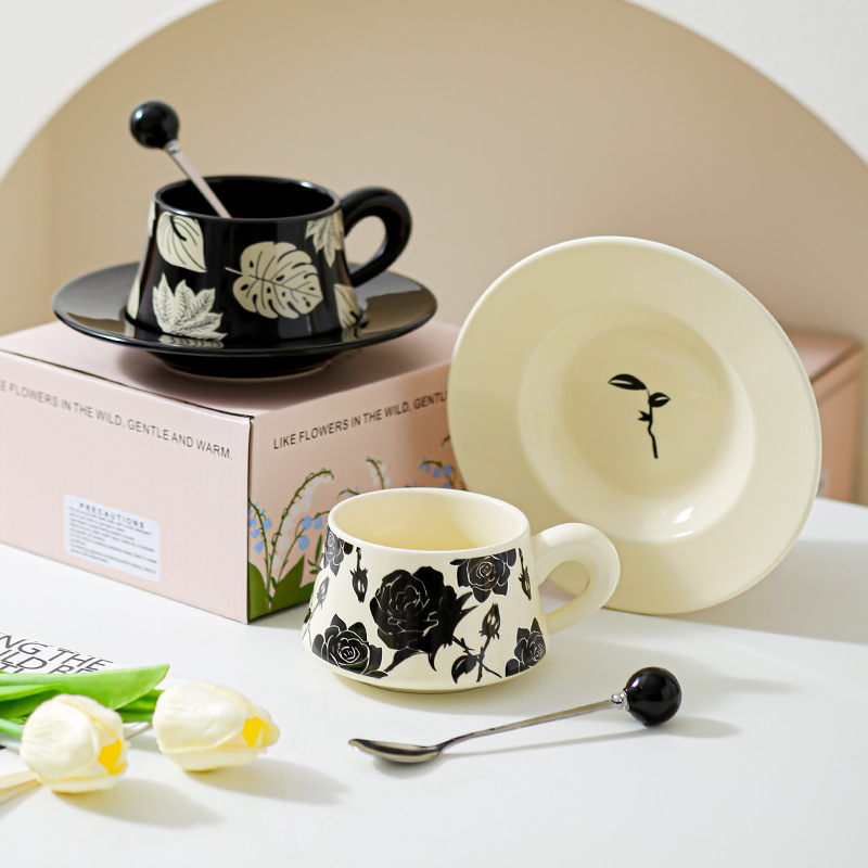 Trabajadores de oficina creativos Té de la tarde Taza de café Juego de platillos Taza de cerámica Sentido de alta gama Taza de regalo para recién casados