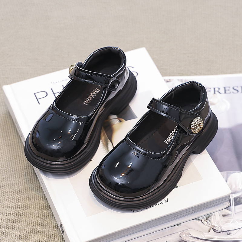 Zapatos de cuero para niñas 2025 nuevo estilo primavera y otoño negro estilo universitario zapatos de rendimiento para niños zapatos de princesa Mary Jane zapatos individuales para niñas