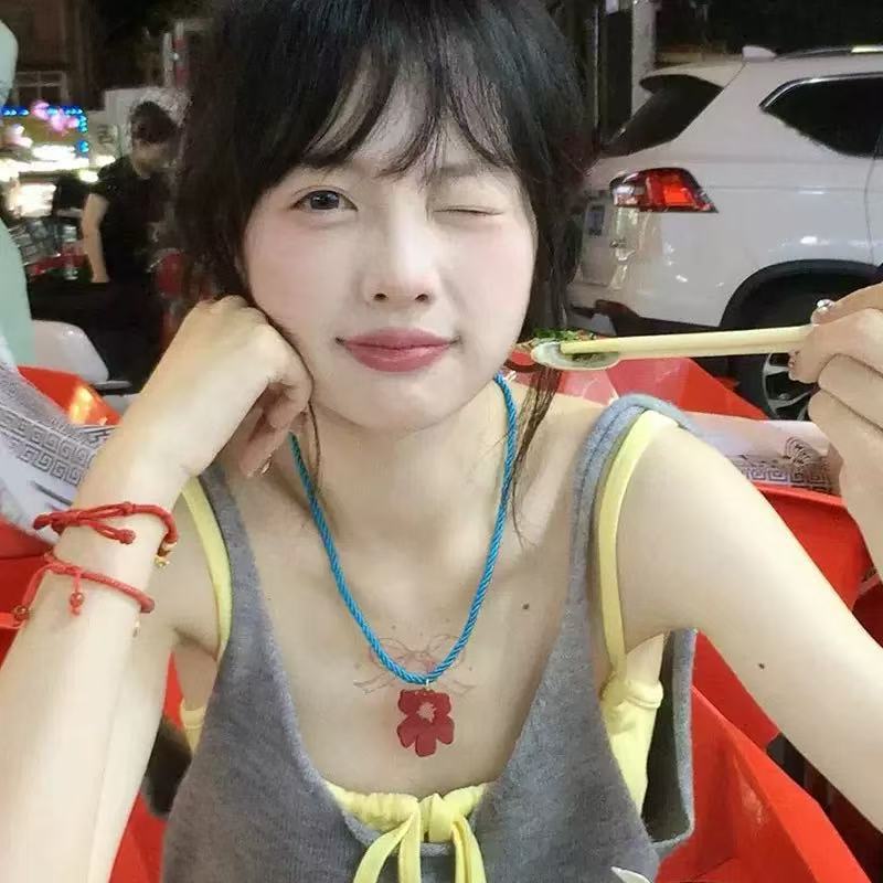 여성을 위한 도파민 컬러 아크릴 꽃 목걸이 한국 ins 블로거 같은 스타일 여행 휴가 스타일 쇄골 체인