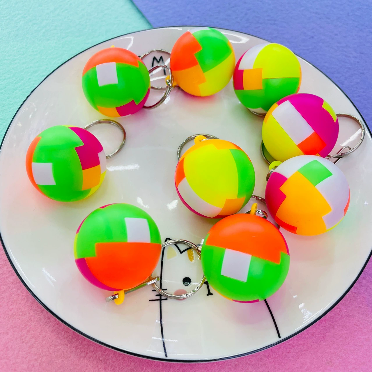 Замок Любань Детские креативные игрушки развивающие цветные строительные блоки мяч кулон куб кулон продвижение