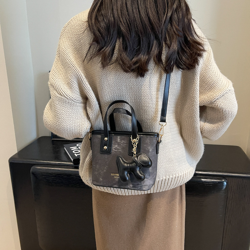 Mochila de alta textura de marea 2024 nuevo estilo versátil retro mochila de hombro de moda portátil bolso de cubo mujer